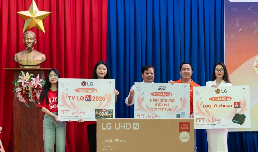 Hành trình FPT kết nối tri thức số đến lớp học vùng xa